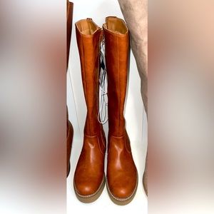 Bots and shoes size 7 and blouse size XL all its new